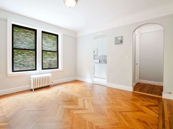 225 West 12th Street image 1 of 4