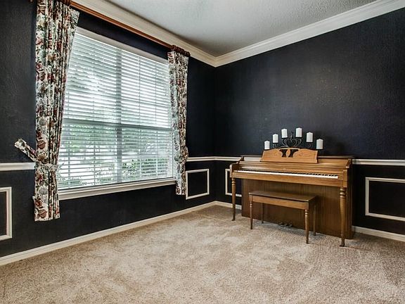 5th image of 7708 Glenoaks Dr