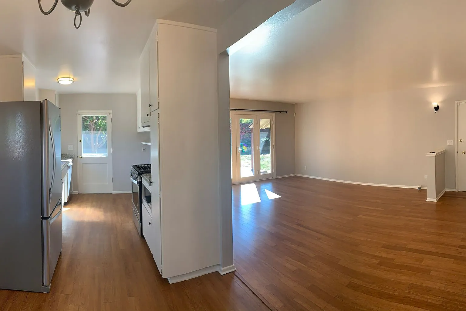 Charming Updated 3 Bedroom / 2 Bath Goleta Home - Dog Friendly! — Photo 3