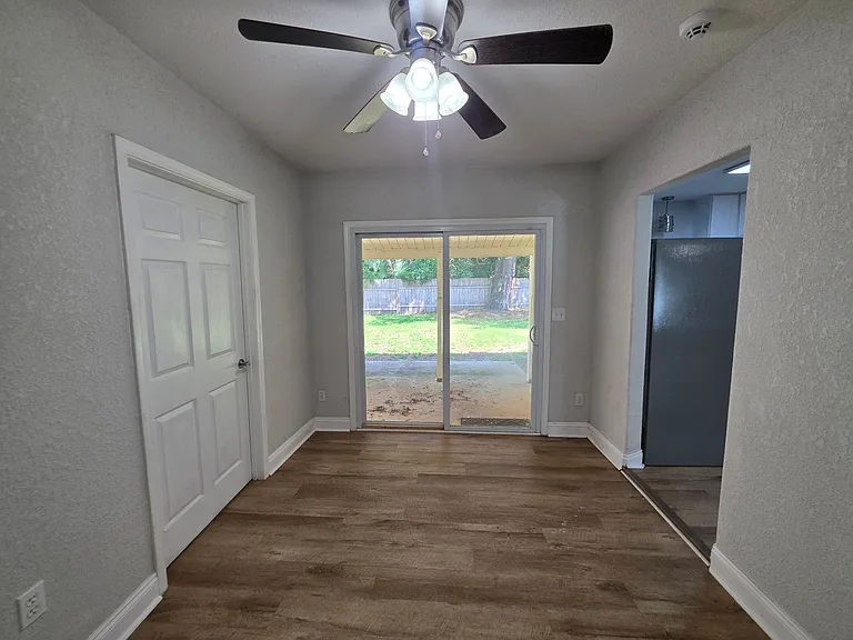 109 Reed Rd — Photo 10