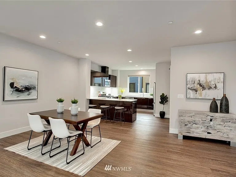 520 Fremont Walk SE — Photo 3