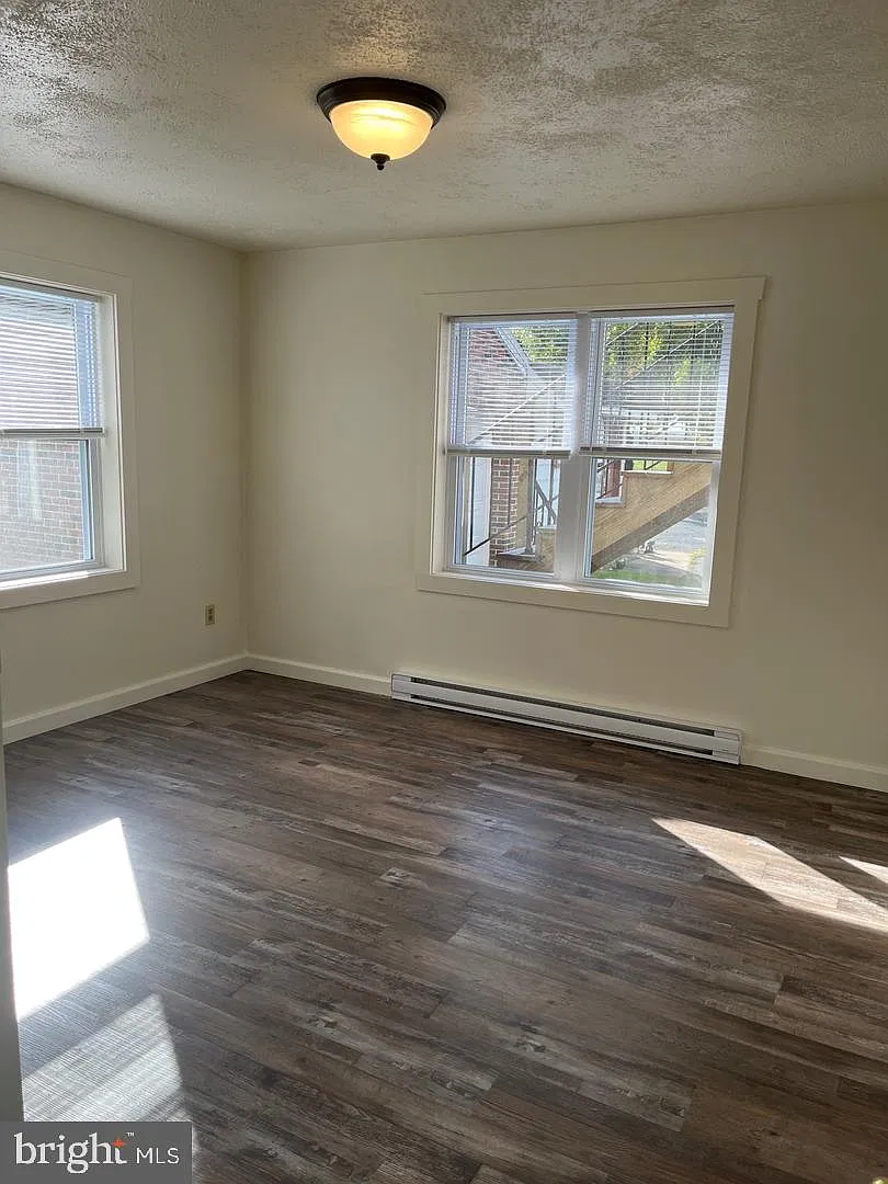 Studio, 1.0 bath, $925 — Photo 3