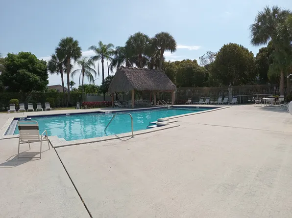 10886 NW 8th St #U-5, Hollywood, FL 33026