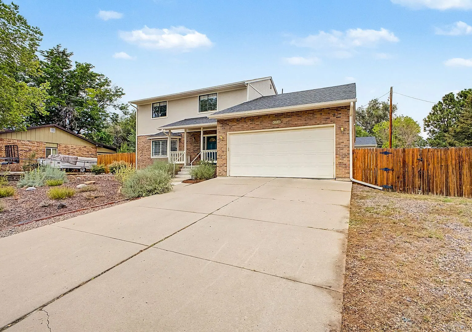 Spacious 4-Bedroom, 4-Bathroom Home on a Large Lot in Central Lakewood — Photo 2