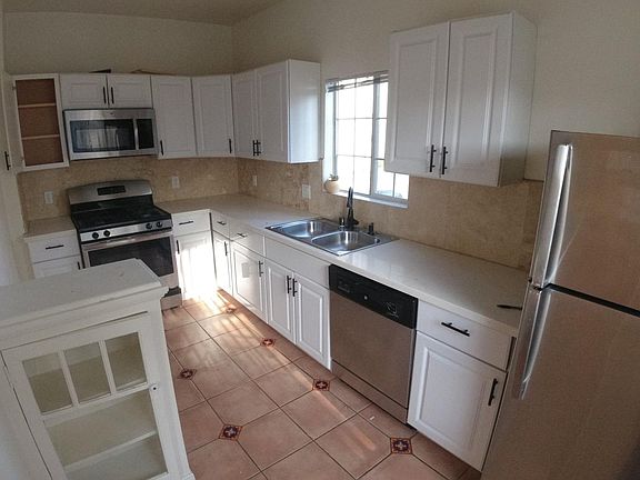 3rd image of 654 S Dunsmuir Ave #202A