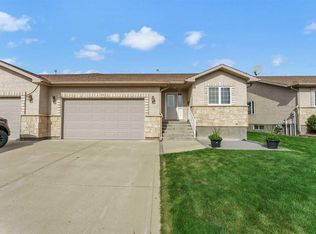 10 Sandstone Pl SE, Medicine Hat, AB T1B4R8
