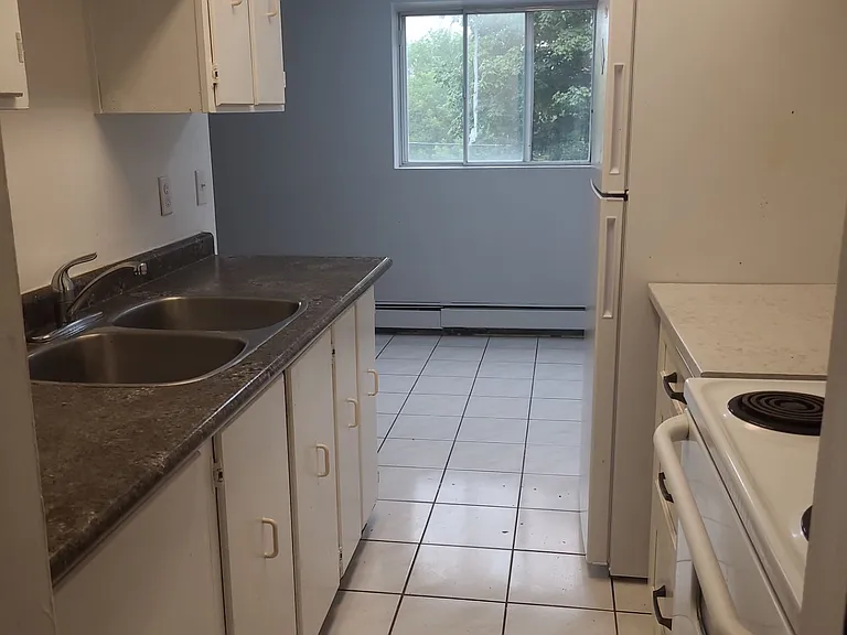 350 Regina St N #104 — Photo 4