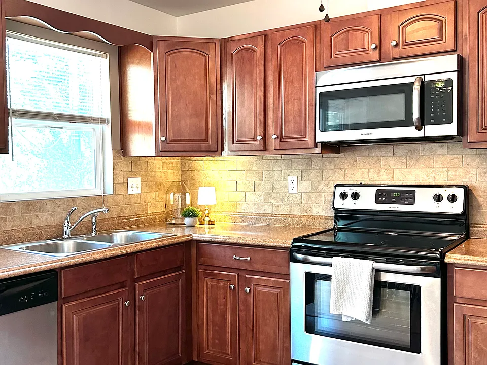 5508 W 99th Ter