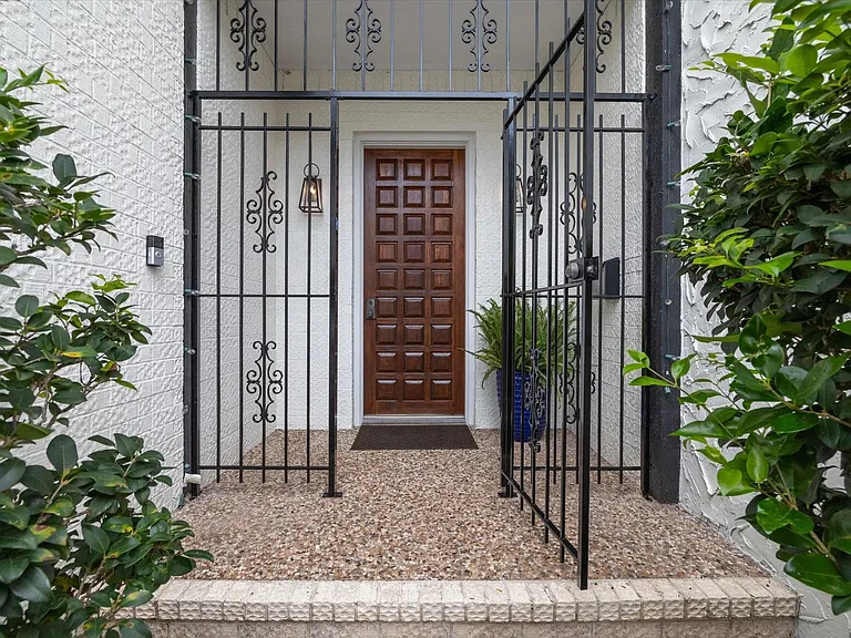 7922 Woodway Dr — Photo 4