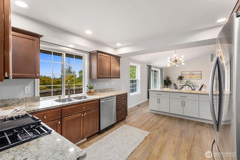 4th image of 1316 Valley View Drive