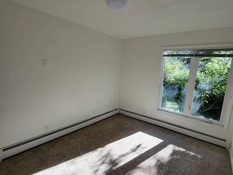 705 N St — Photo 9
