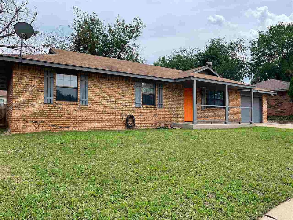 2nd image of 2209 E Crestwood Dr
