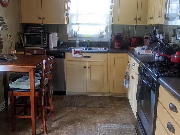 4th image of 223 Briggs Ave