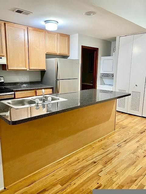 1st image of 3057 N Sheffield Ave #2B