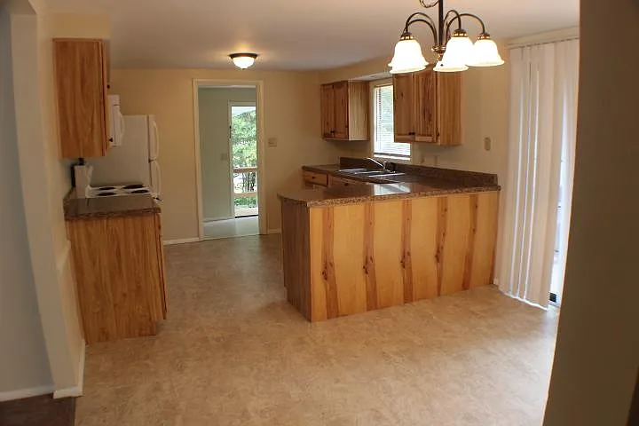 514 Martha Ave — Photo 6