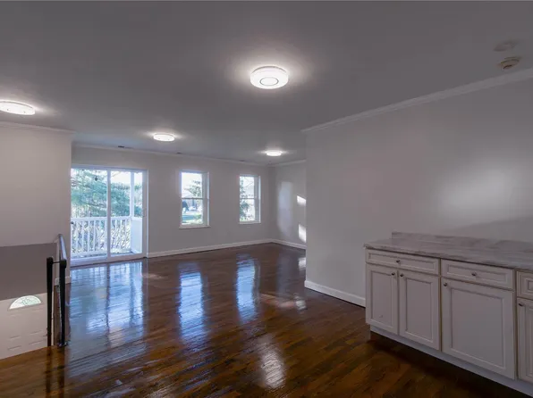 298 Artist Lake Dr, Middle Island, NY 11953