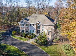 4 Willow Woods Trl, Warren, NJ 07059