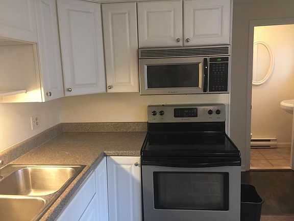 Full appliances kitchen with a lot of cabinets