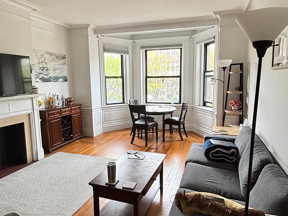 466 Commonwealth Ave #302