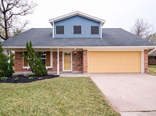 629 E Forest Ave, Shoreacres, TX 77571