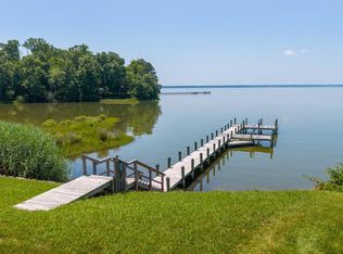 2 River Village Dr, Weems, VA 22576