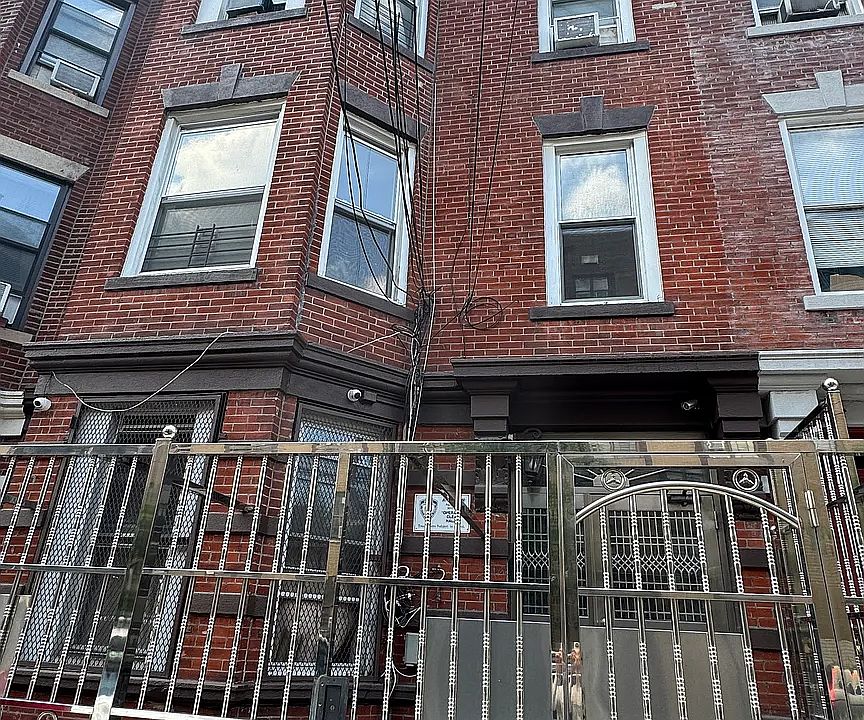 1st image of 1029 College Ave APT 2