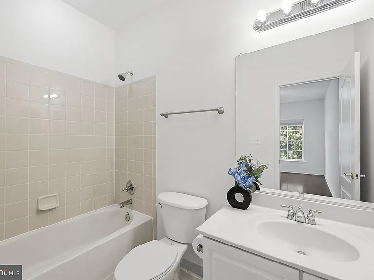 21817 Wingfoot Ct — Photo 36