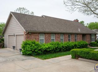 3910 SW Canterbury Town Rd, Topeka, KS 66610
