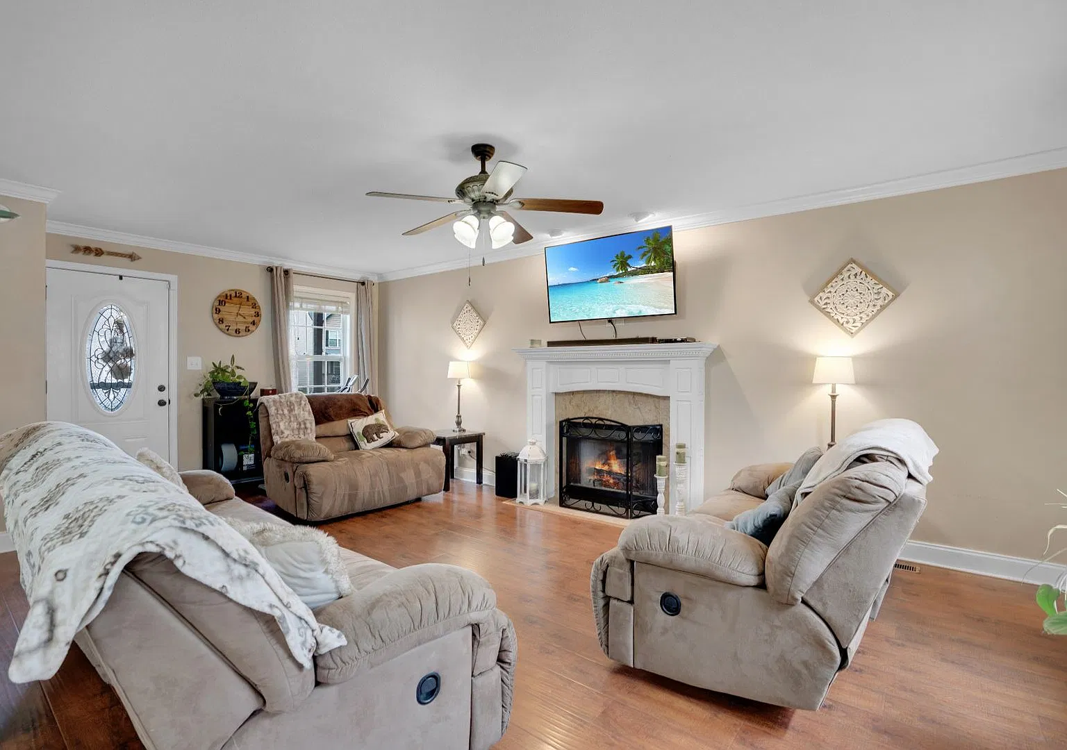 Beautiful 3 Bedroom 3 1/2 Bath Home For Rent! — Photo 4