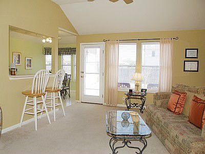 Nice Open Floorplan features Decorator Pain Colors