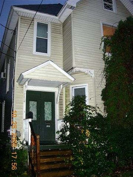 4th image of 302 N MAIN Street