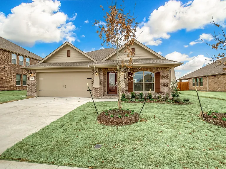 638 Devonshire Ln — Photo 1