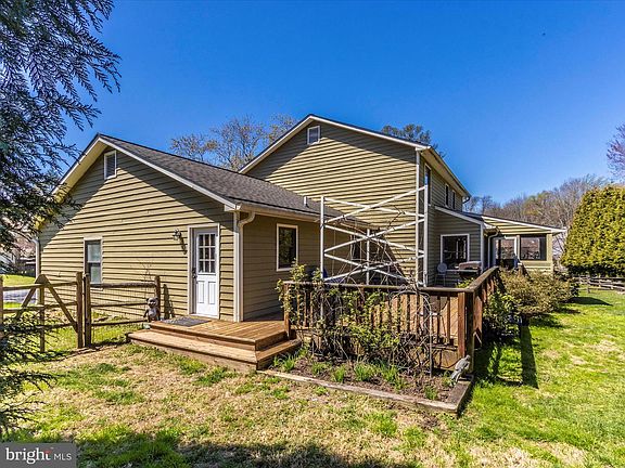4th image of 10306 Fox Chase Cir