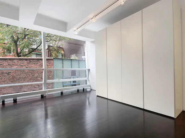 166 Perry Street image 1 of 8