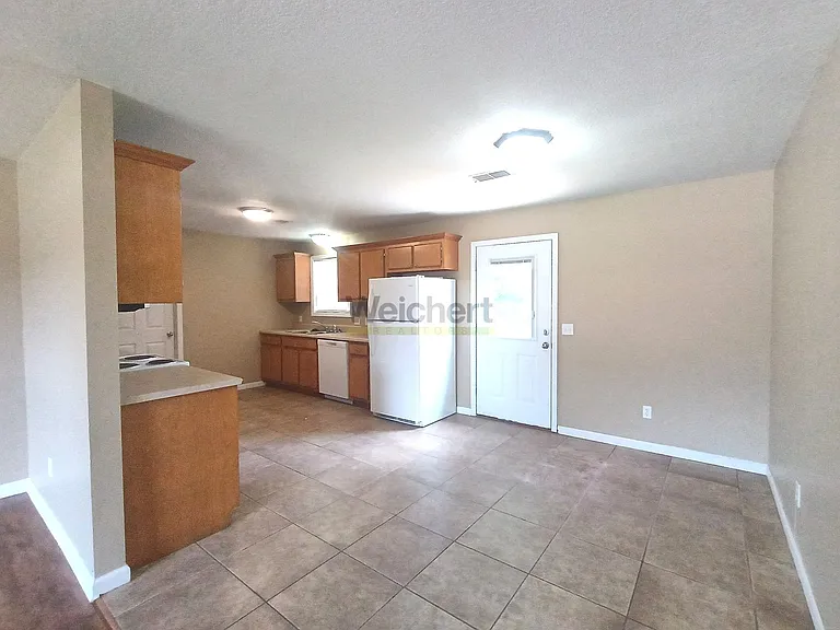 202 E Baldwin St — Photo 5