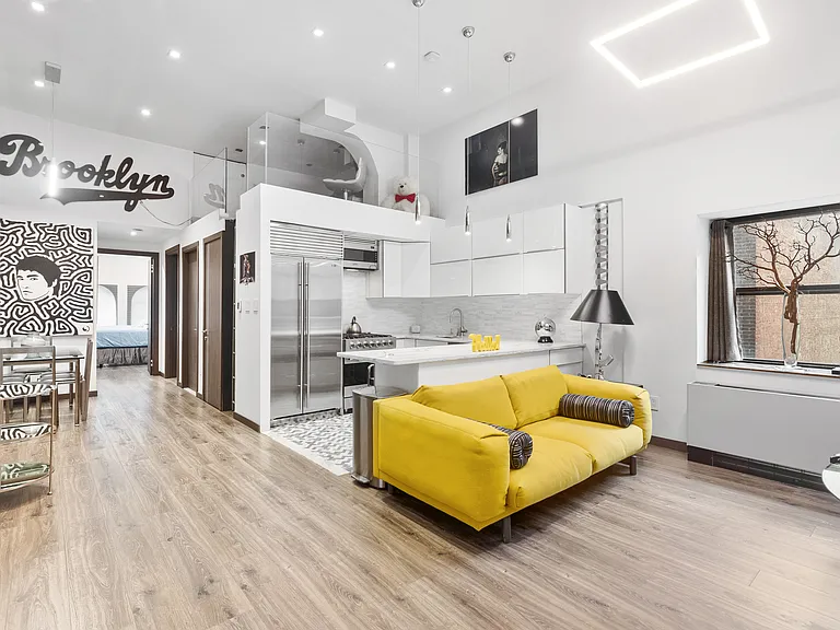205 E 16th St #4C — Photo 3
