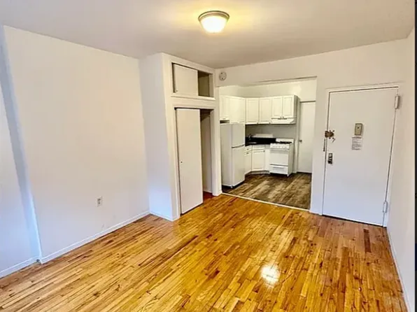 1575 3rd Avenue image 1 of 5