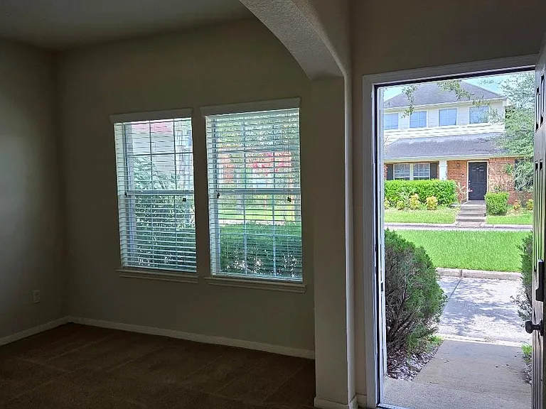 11805 Princess Garden Way — Photo 3