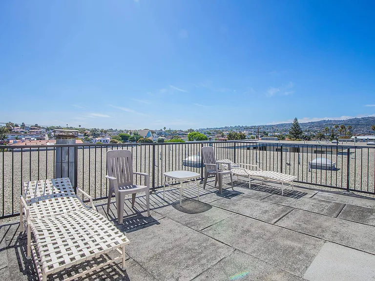 Riviera Vista Apartments — Photo 5