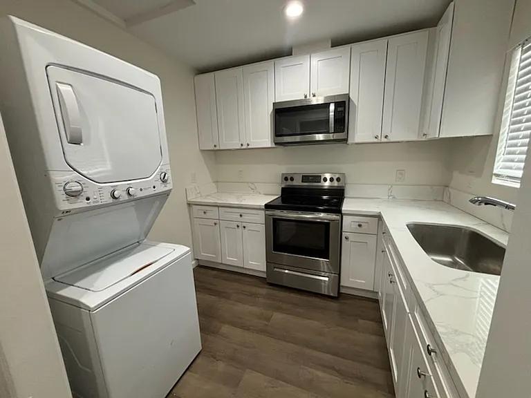 3 Bedroom 2 Bath Home — Photo 6