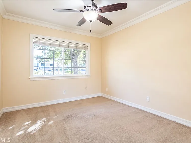 11761 Encino Ave — Photo 14