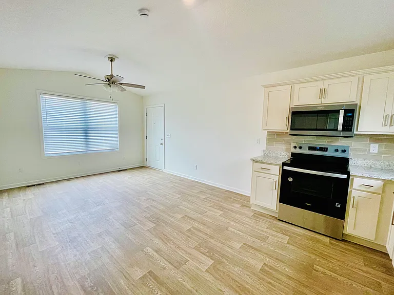 921 Buchanan St #B — Photo 2