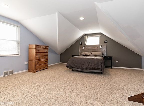 4th image of 368 Marion Ave