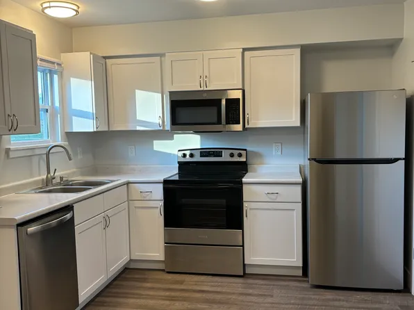 261 West Ave, Winfield, MO 63389