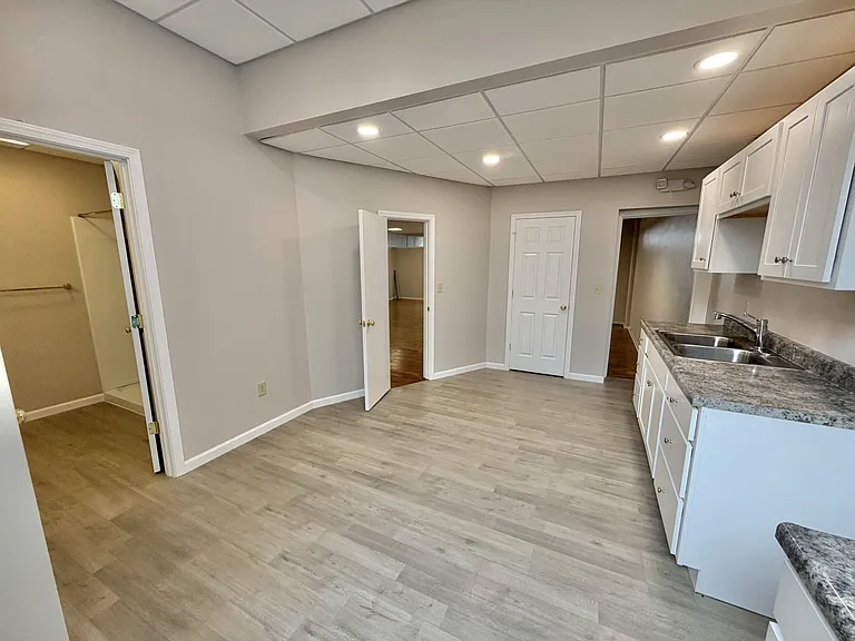 7 E Main St #7 — Photo 10