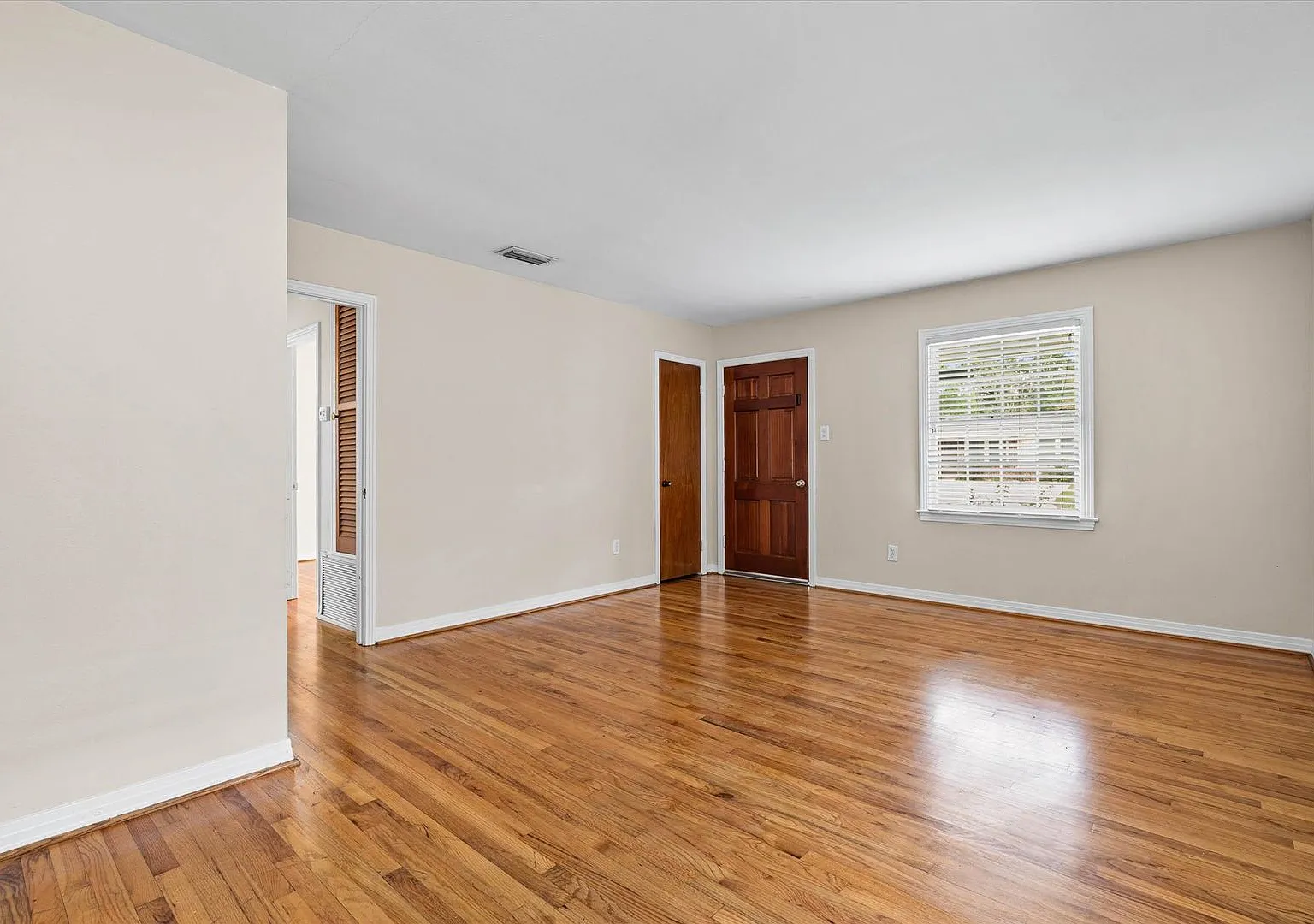 Charming 3-Bedroom Home with Fenced Yard Convenient Location! — Photo 4