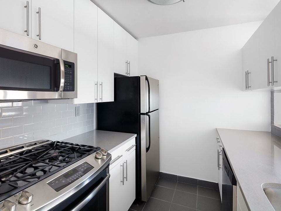 2nd image of 260 W 52nd St APT 14H