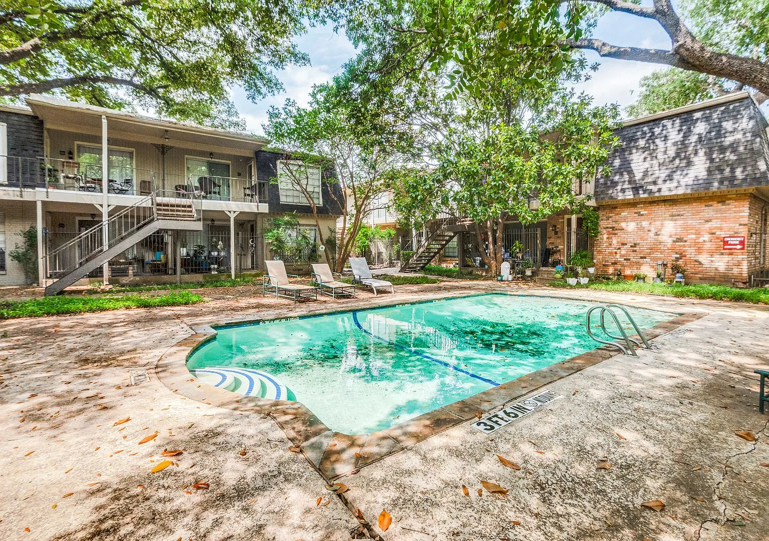 Beautifully Renovated Condo in Desirable Towne Oaks Terrace Move-In Ready! — Photo 3