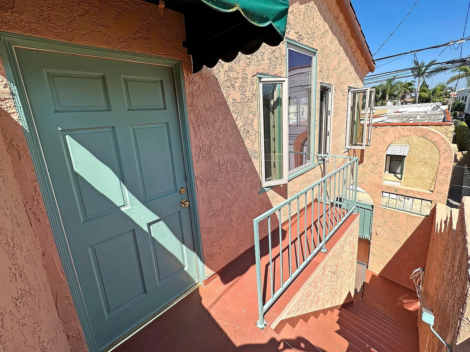 2 bed, 900 sqft, $3,200 — Photo 3
