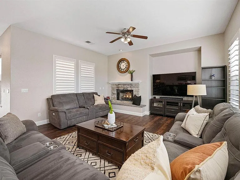 4930 Village Green Dr — Photo 20